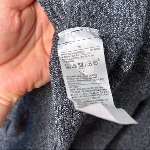 Banana Republic Premium Luxe Yarn Silk Cashmere Sweater Grey V-Neck medium - Picture 5 of 9